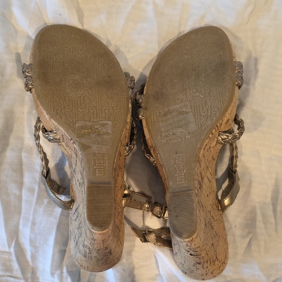 (J36) Unlisted Gold Wedge Sandals with Braided Straps - Picture 5 of 5